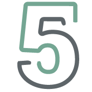 Eine große, stilisierte Zahl 5 mit der oberen Hälfte in Grün und der unteren Hälfte in Grau auf einem hellen Hintergrund.