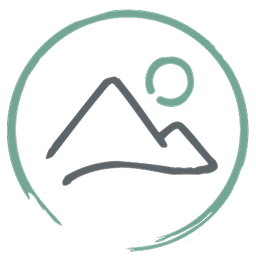 Einfache Strichzeichnung eines Berges und einer Sonne oder eines Mondes innerhalb eines grünen kreisförmigen Rahmens auf einem hellgrauen Hintergrund.